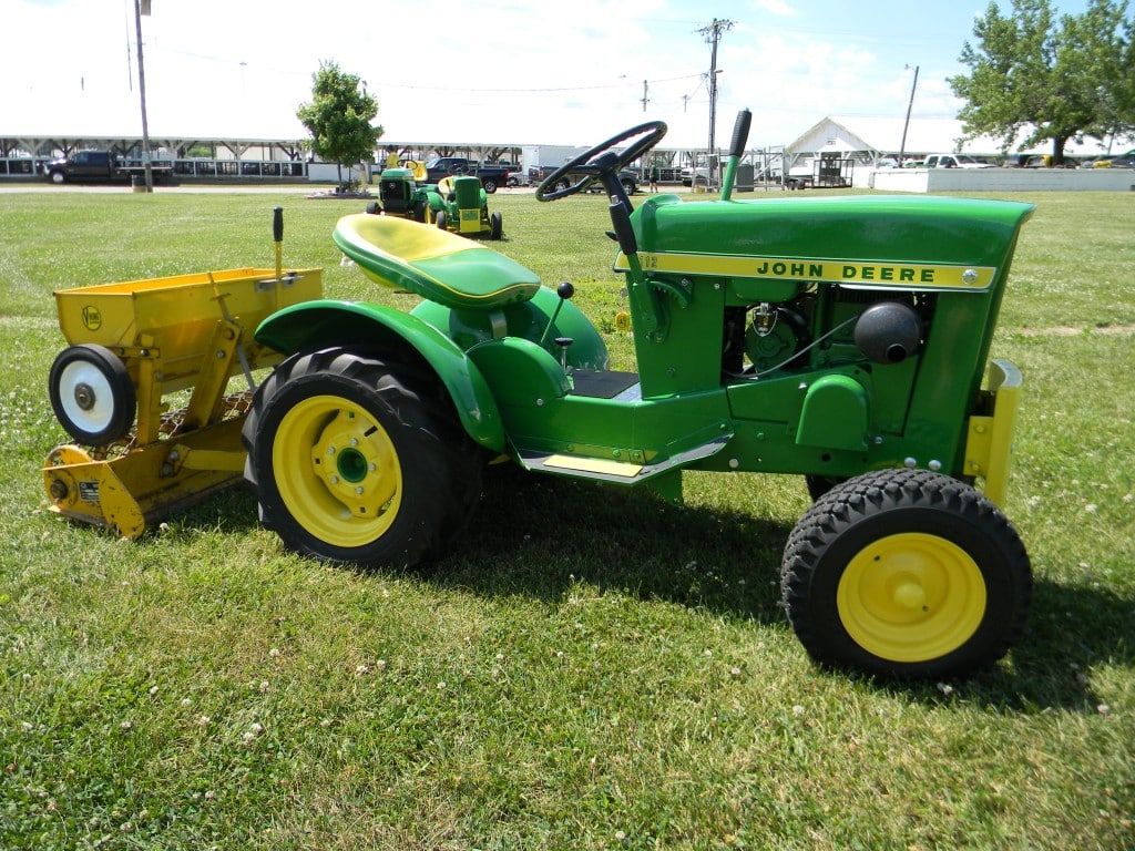 John Deere 112 Vintage Lawn and Garden Tractor