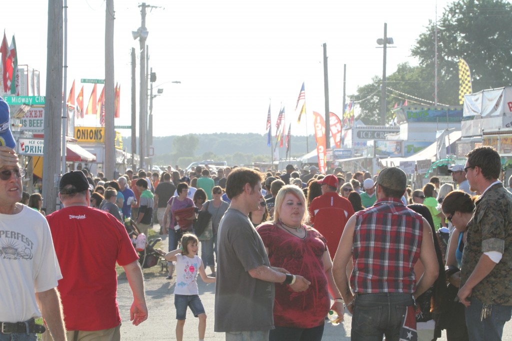 Fans fill the Fairgrounds near Beaver Dam WI